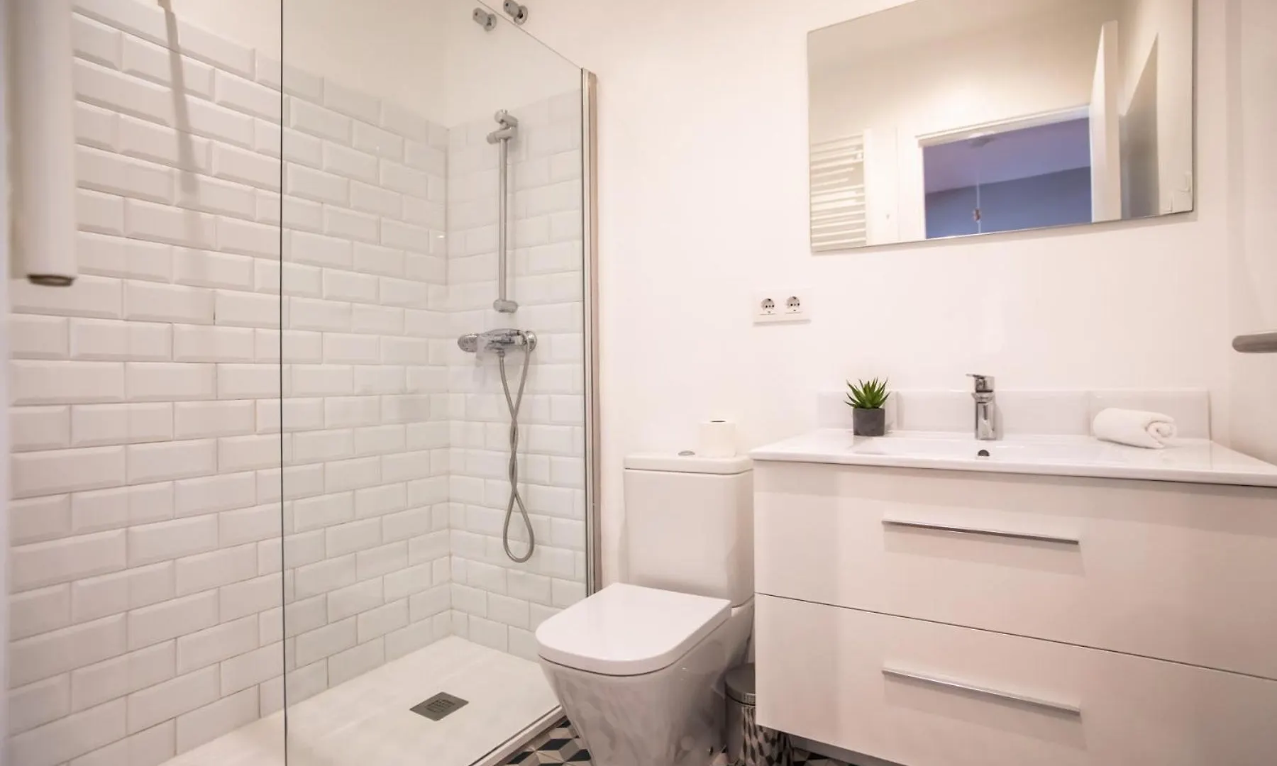 24Mal1073-Marvellous 2Br Flat Near Sagrada Familia Apartment Barcelona